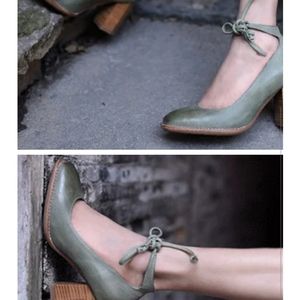 Elegant chunky lace up heels pump